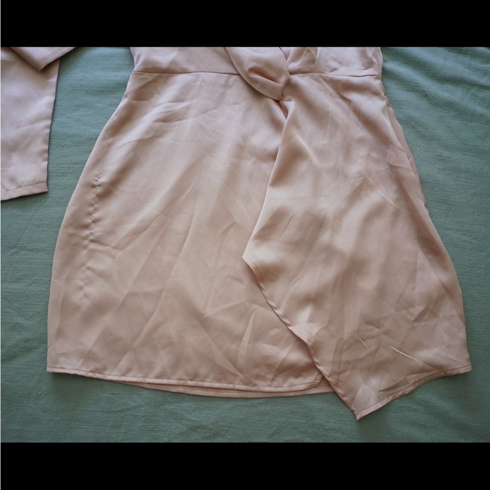 PrettyLittleThing Soft Pink Satin Long Sleeve Mini Dress - Picture 3 of 8